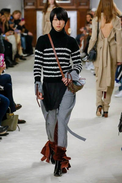 Look 25